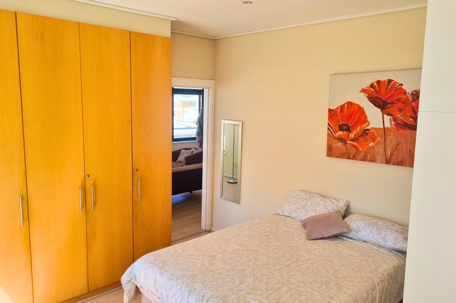 To Let 1 Bedroom Property for Rent in Sea Point Western Cape